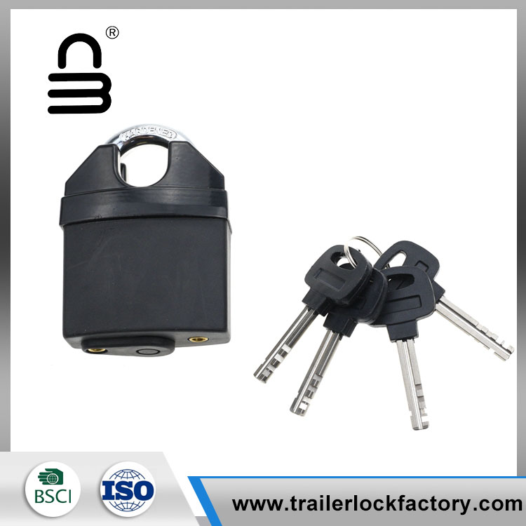 Visiace zámky v zatvorených zámkoch